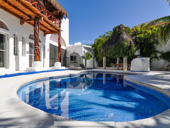Villa Ak