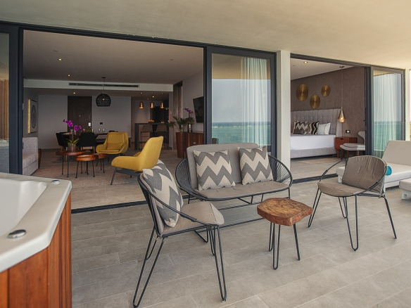 The Fives Oceanfront Sunset Studio