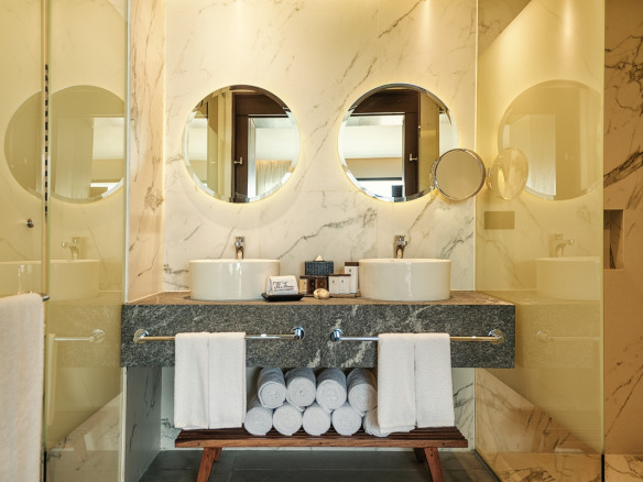 The Fives Oceanfront Sunset Studio
