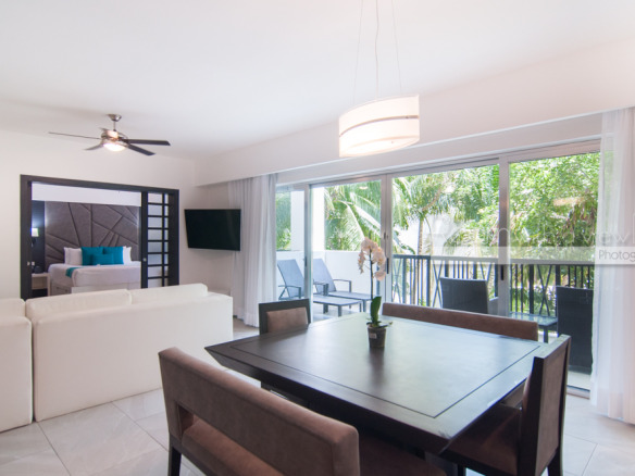 Azul Fives Hotel and Beach Residence