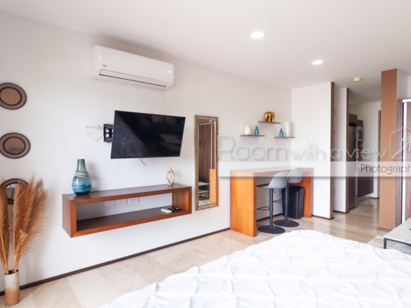 Menesse Midtown Studio