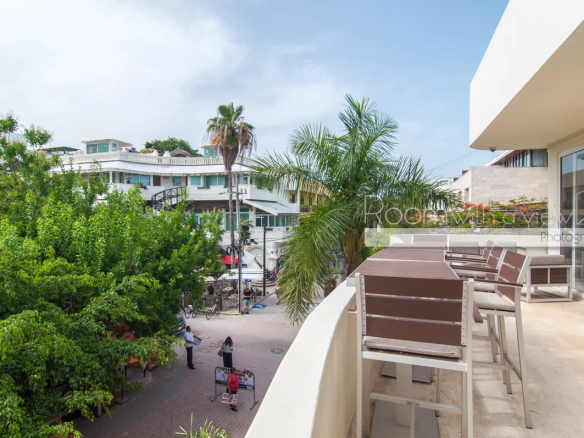 condo near shopping center Playa del Carmen for sale