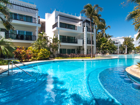 The Fives Beach Hotel and Residences Swim-Up