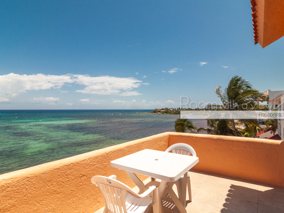 La Bahia 1 bed Beachfront Penthouse